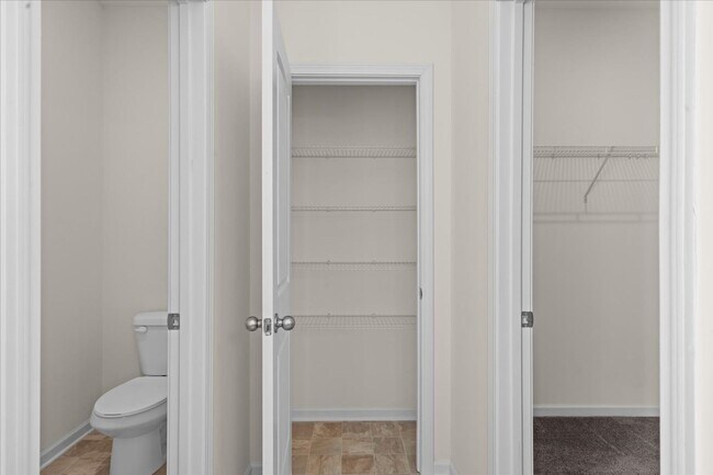 Building Photo - 1407 Red Hill Dr