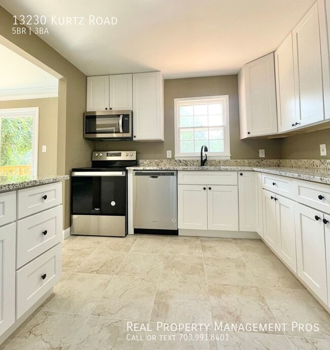 Building Photo - FIVE BEDROOM THREE FULL BATH!  UPDATES GAL...