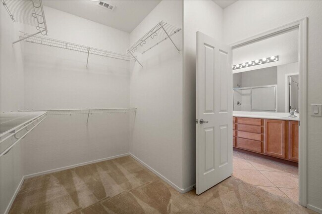 Building Photo - Lovely Home