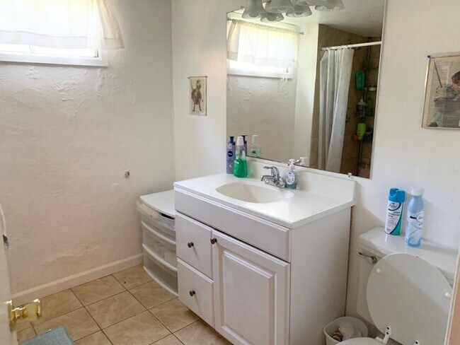 Building Photo - 910 Bungalow Ct