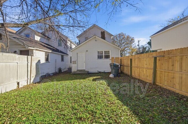 Building Photo - 1027 27th St