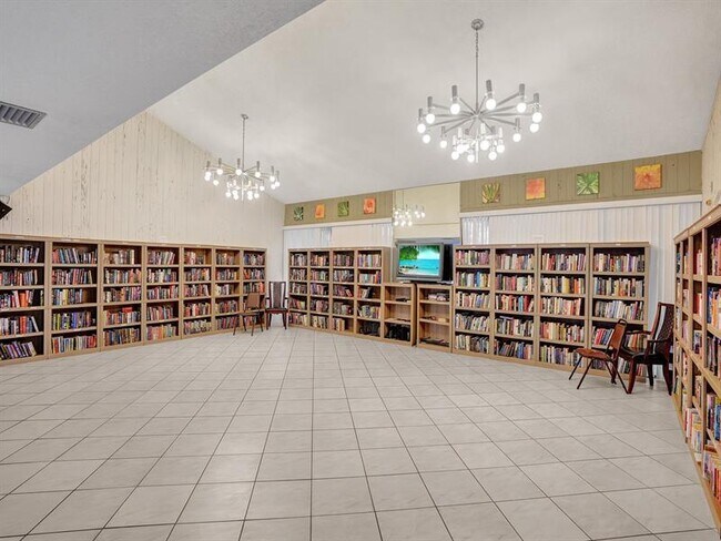 Building Photo - 2208 S Cypress Bend Dr