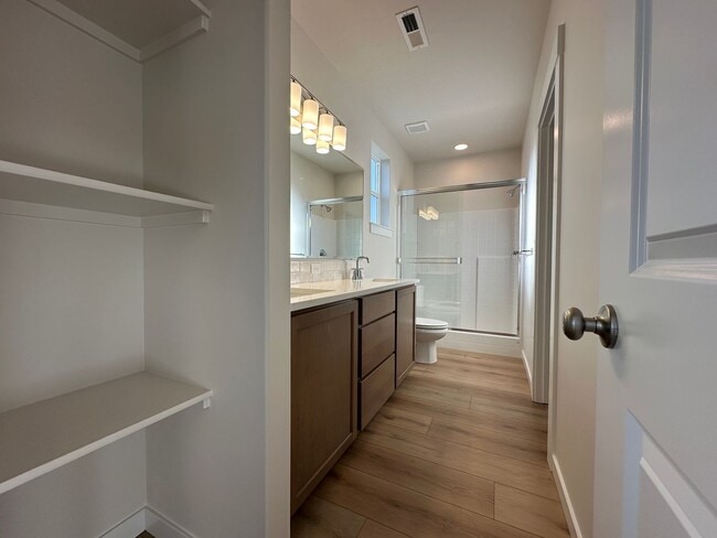 Building Photo - 3bed, 2bath 1,201sq.ft. 2car garage home in Shadow Glen Subdivision - Caldwell