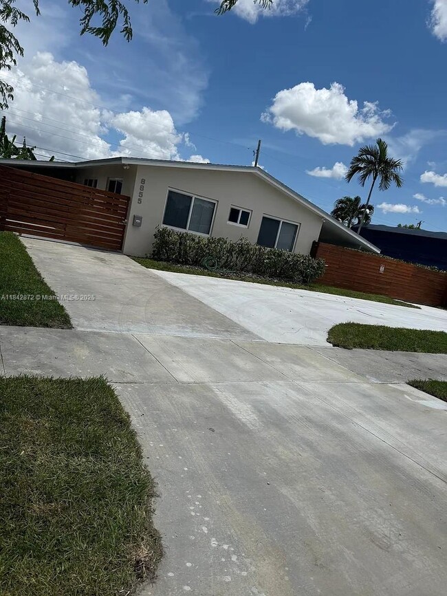 Building Photo - 8855 SW 41st Terrace
