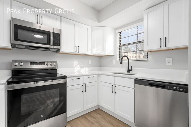 Building Photo - Available Now! Newly Renovated Townhomes L...