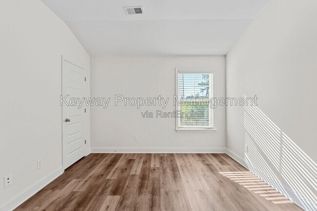 Building Photo - 331 Sumac Trail