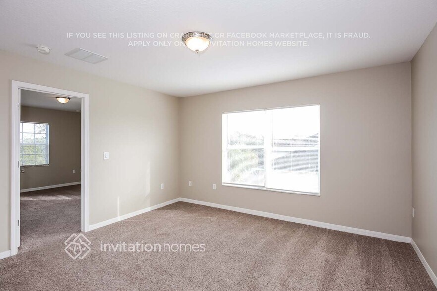 Building Photo - 2458 Hamlet Cir