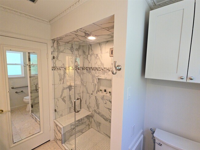Building Photo - 9731 Briar Forest Dr
