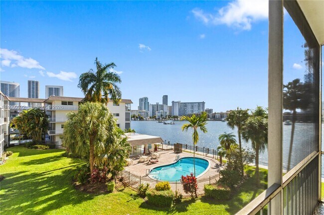 Building Photo - 2200 Diana Dr