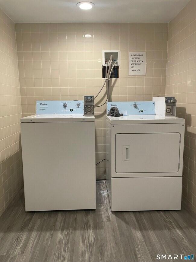 Building Photo - 227 Arctic St