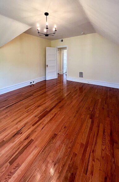 Living Room - 926 Savannah Ave