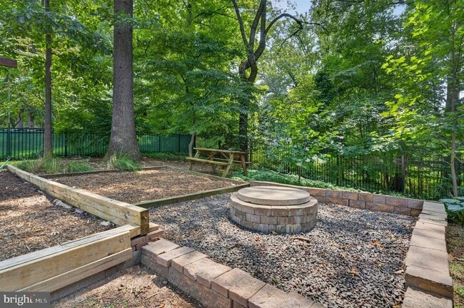 Building Photo - 6443 Walters Woods Dr