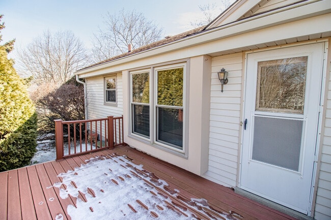 Building Photo - 1055 S Imperial Dr