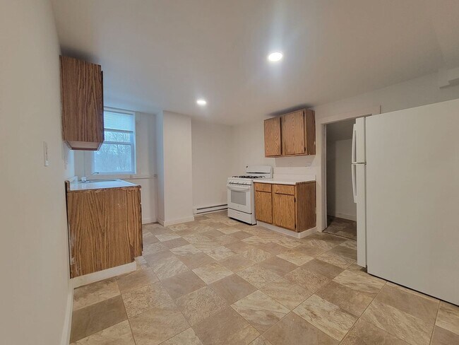 Building Photo - 510 N Albany St