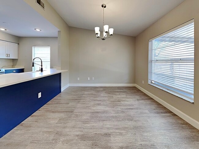 Building Photo - 2709 Mnr Hl Dr