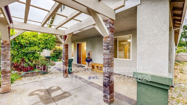 Building Photo - 121 Porterfield Creek Dr