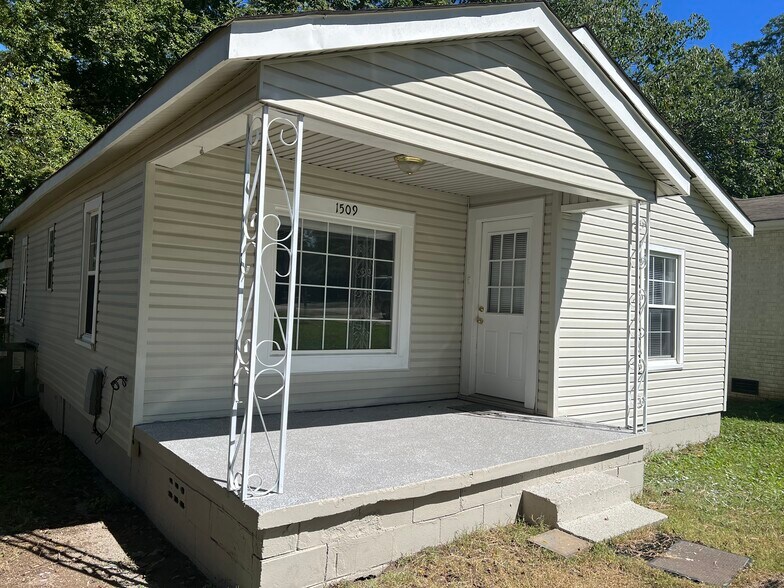 Building Photo - 1509 Humes Ave NE