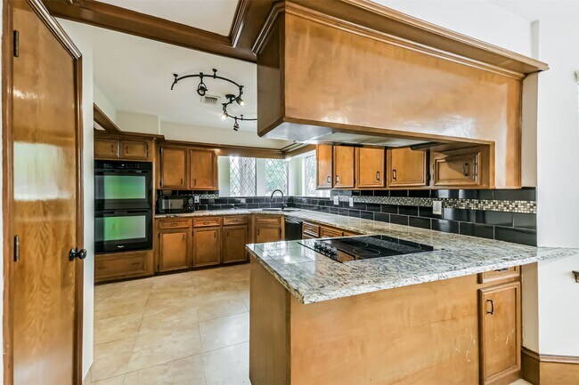 Building Photo - 12910 Ivyforest Dr