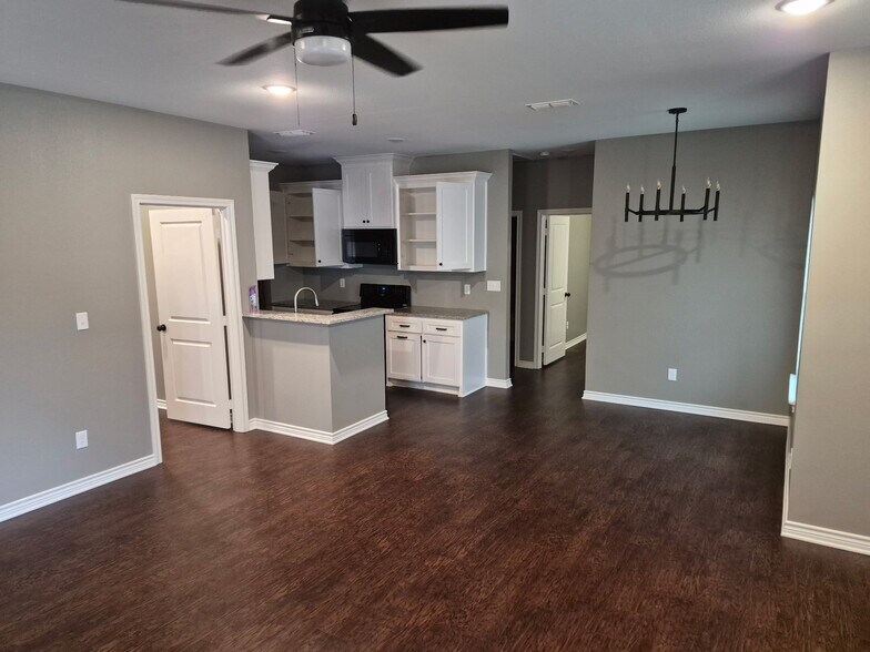 Building Photo - 958 N Marshall St