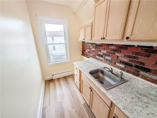 Building Photo - 53 Bancroft St