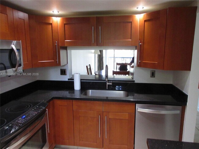 Building Photo - 10835 SW 112th Ave