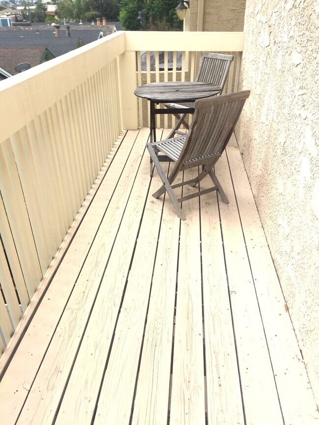 Building Photo - Completely Updated Golden Hills 3 Bdrm Plus Home!