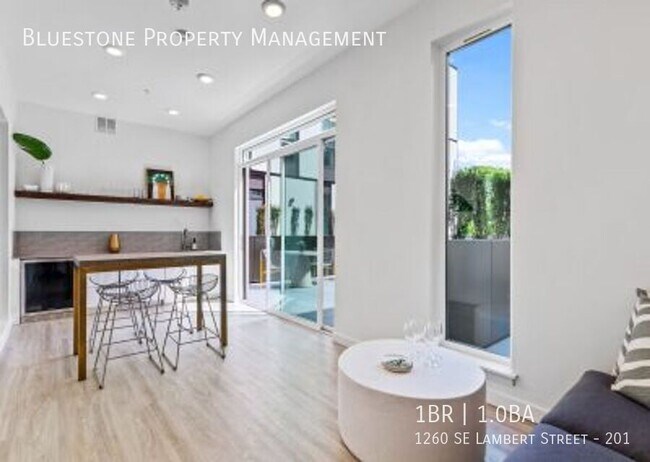 Building Photo - 1260 SE Lambert St