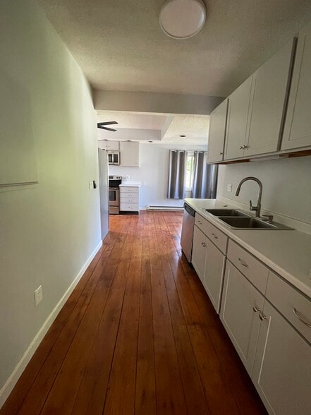 Building Photo - 56 Blucher St