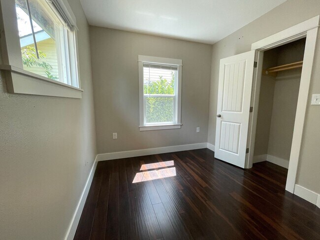 Building Photo - Charming Bungalow in Alberta Arts District...
