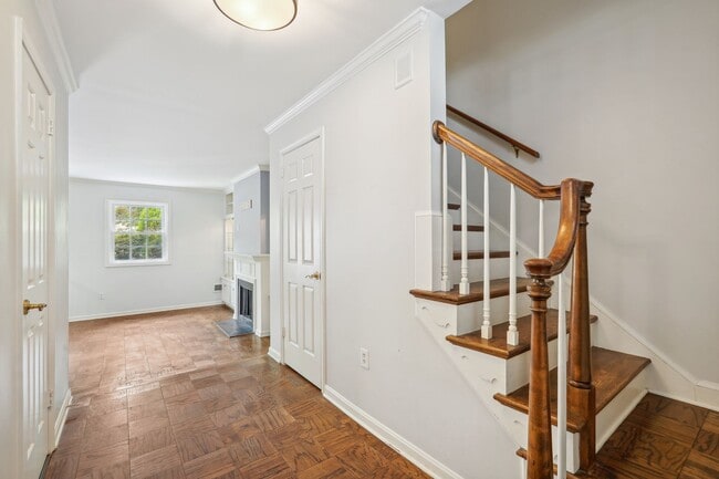 Building Photo - Available Now! Updated //3 Bedroom 2.5 Bat...