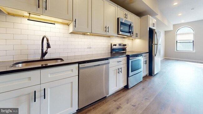 Building Photo - 2217 N 33rd St