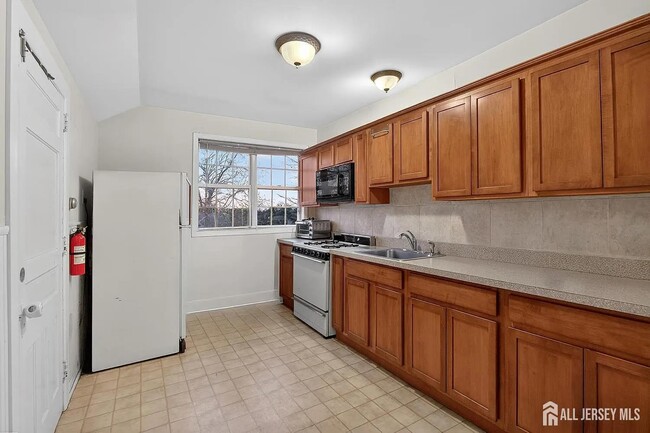 Building Photo - 58 Brotherhood St