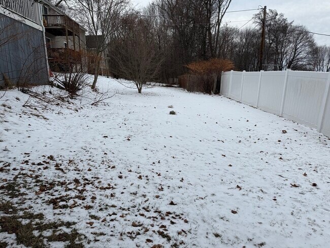 Building Photo - 8 Beckman St