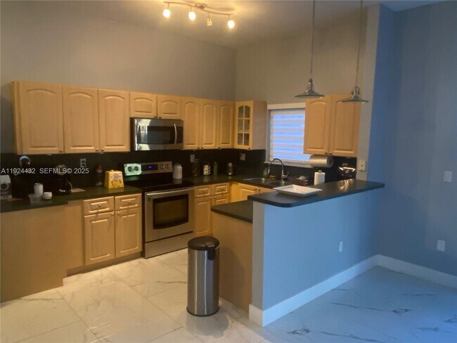 Building Photo - 14046 S Cypress Cove Cir