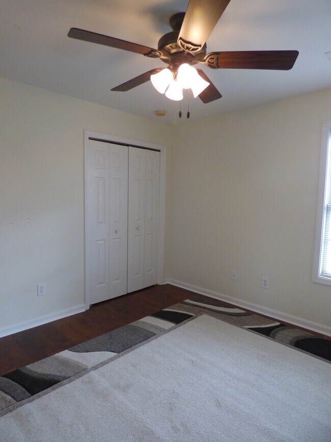 Building Photo - LOVELY HOME in Hamburg; Renovated, Garage, Many Upgrades!