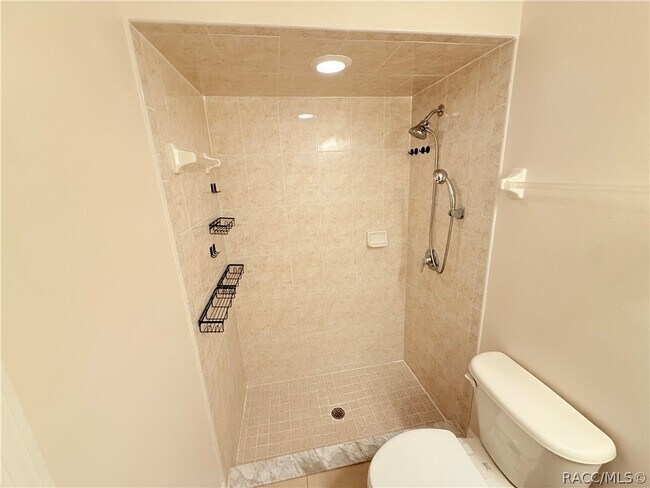 Building Photo - 9612 N Jackson Way