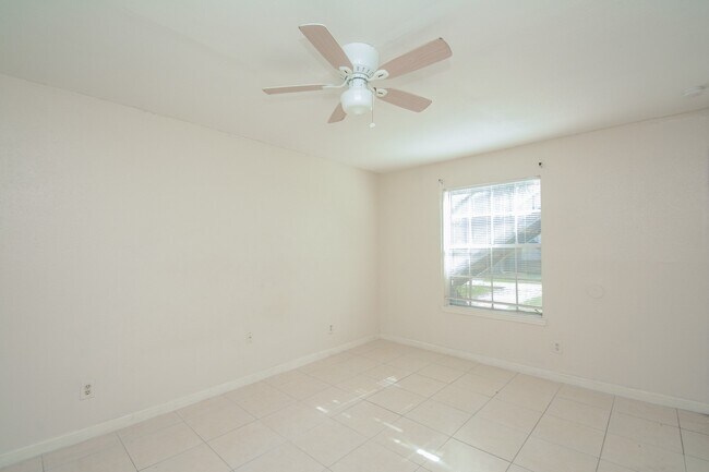 Building Photo - 9700 Leawood Blvd