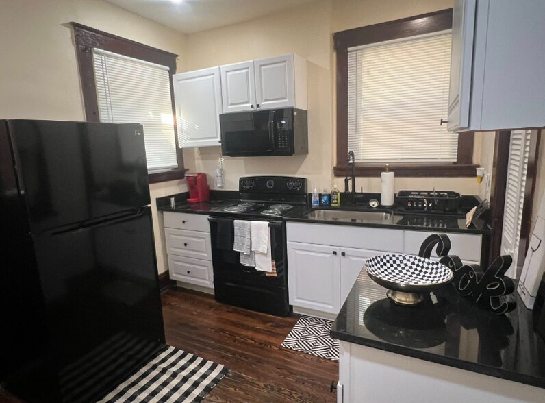 Building Photo - 2121 Burnet Ave