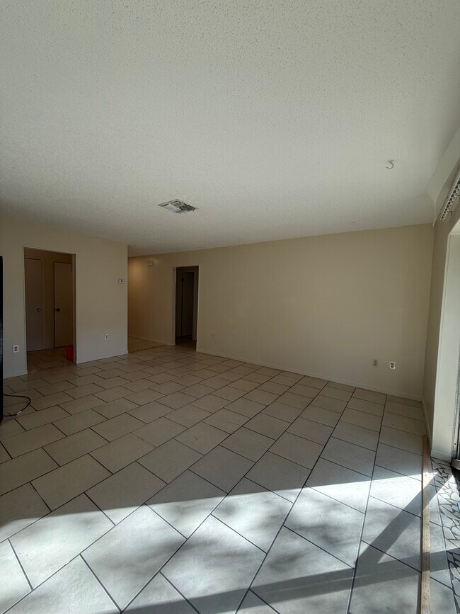 Building Photo - 810 N Hudson St