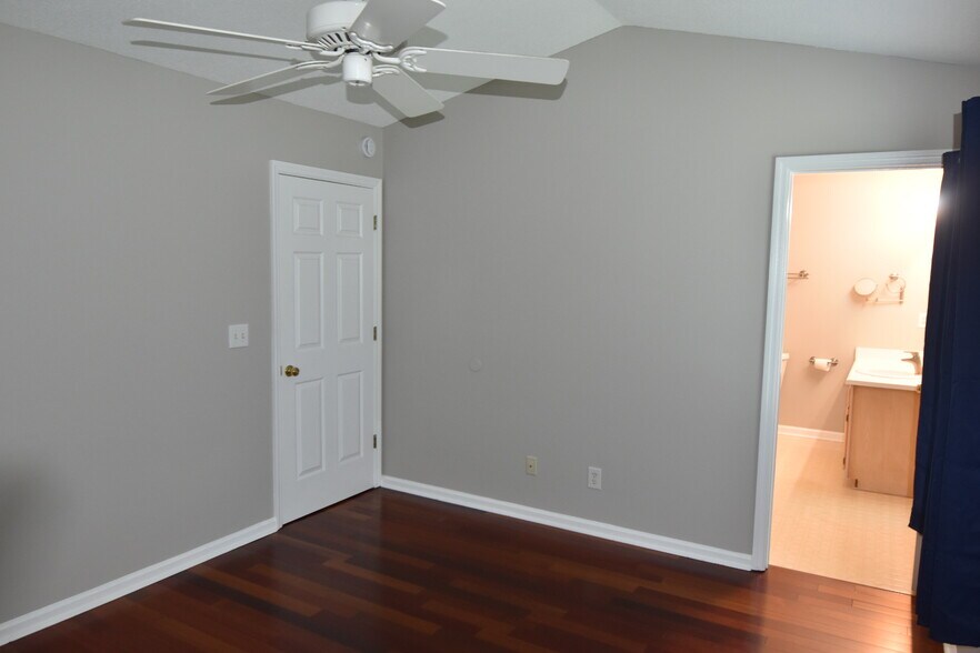 Building Photo - 4824 Weybridge Ln