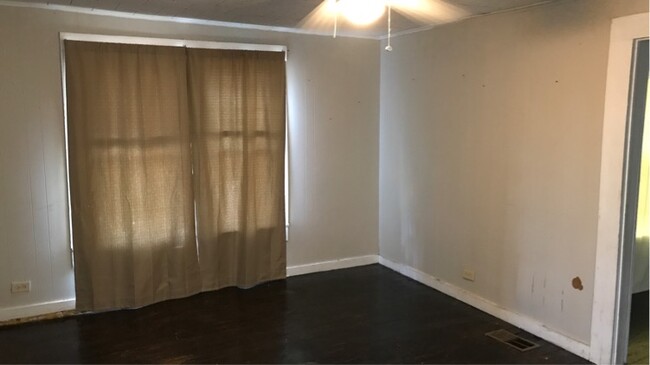Building Photo - 604 Calcote Ave