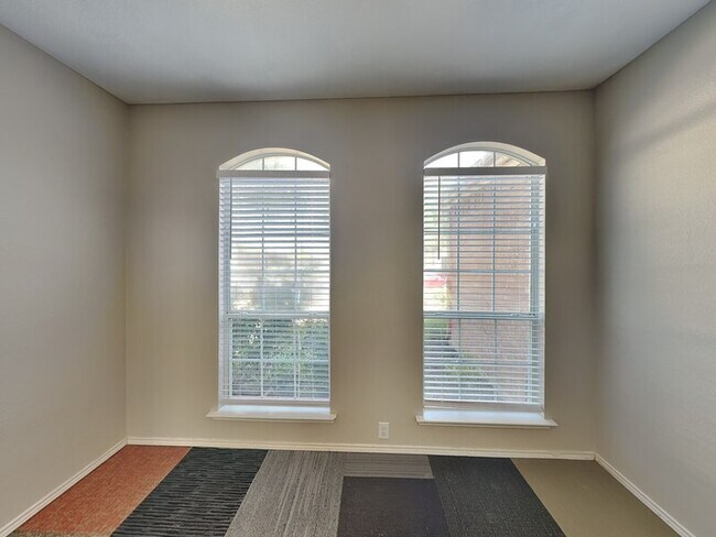 Building Photo - 2815 St Maria Dr