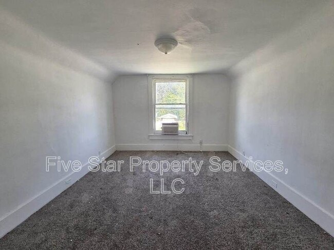 Building Photo - 930 N 11th St