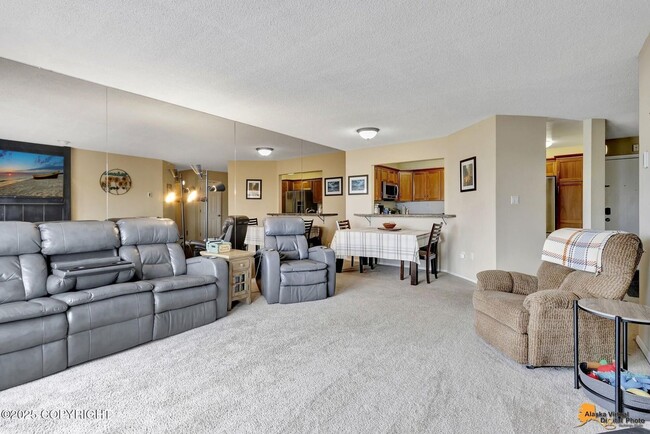 Building Photo - 2bd, 1.5b | Downtown Living With Spectacular Views!