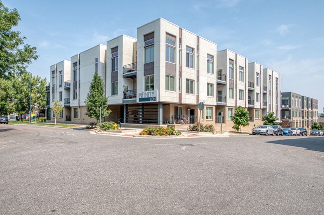 Building Photo - 2800 Wyandot St