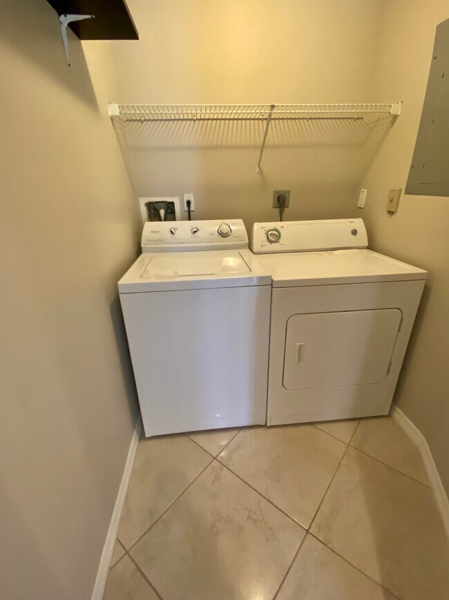 Building Photo - 7760 Emerald Cir