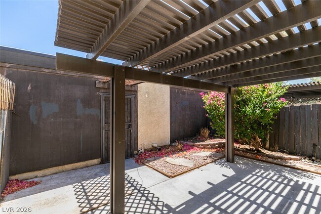 Building Photo - 3318 China Dr