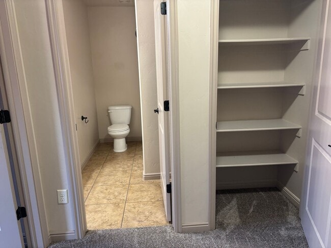 Building Photo - Beautiful 3 bedroom, 2.5 bath  townhome in...