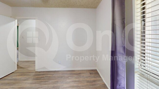 Building Photo - 409 Stoneybrook Dr