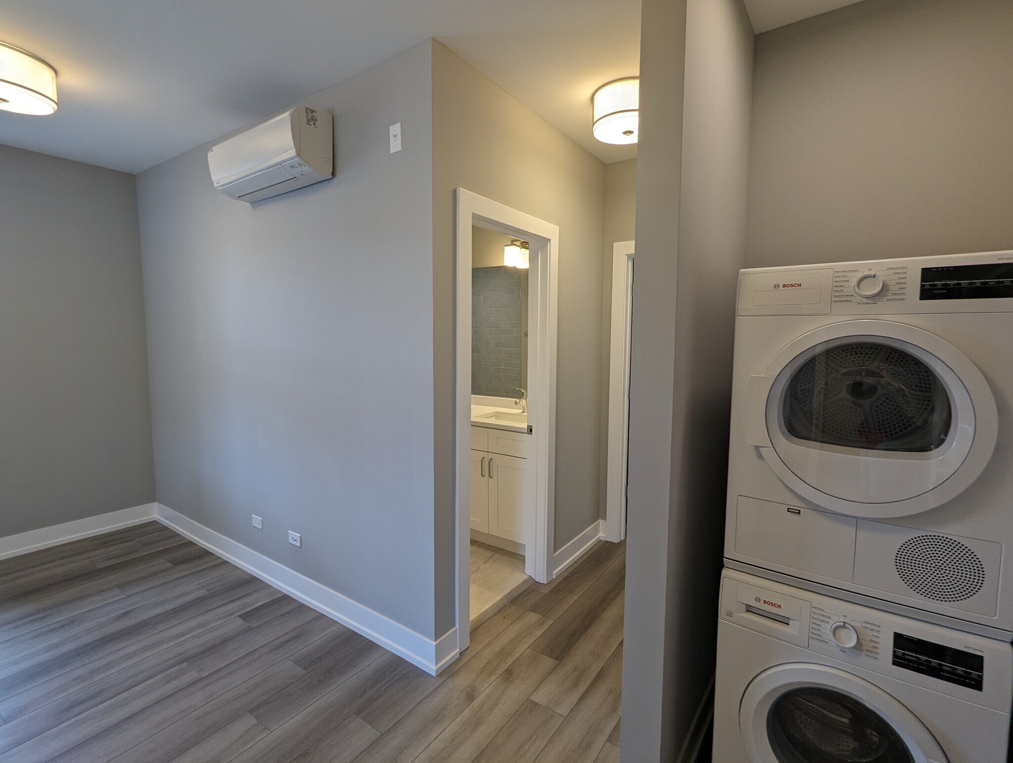 Building Photo - 3935 N Janssen Ave